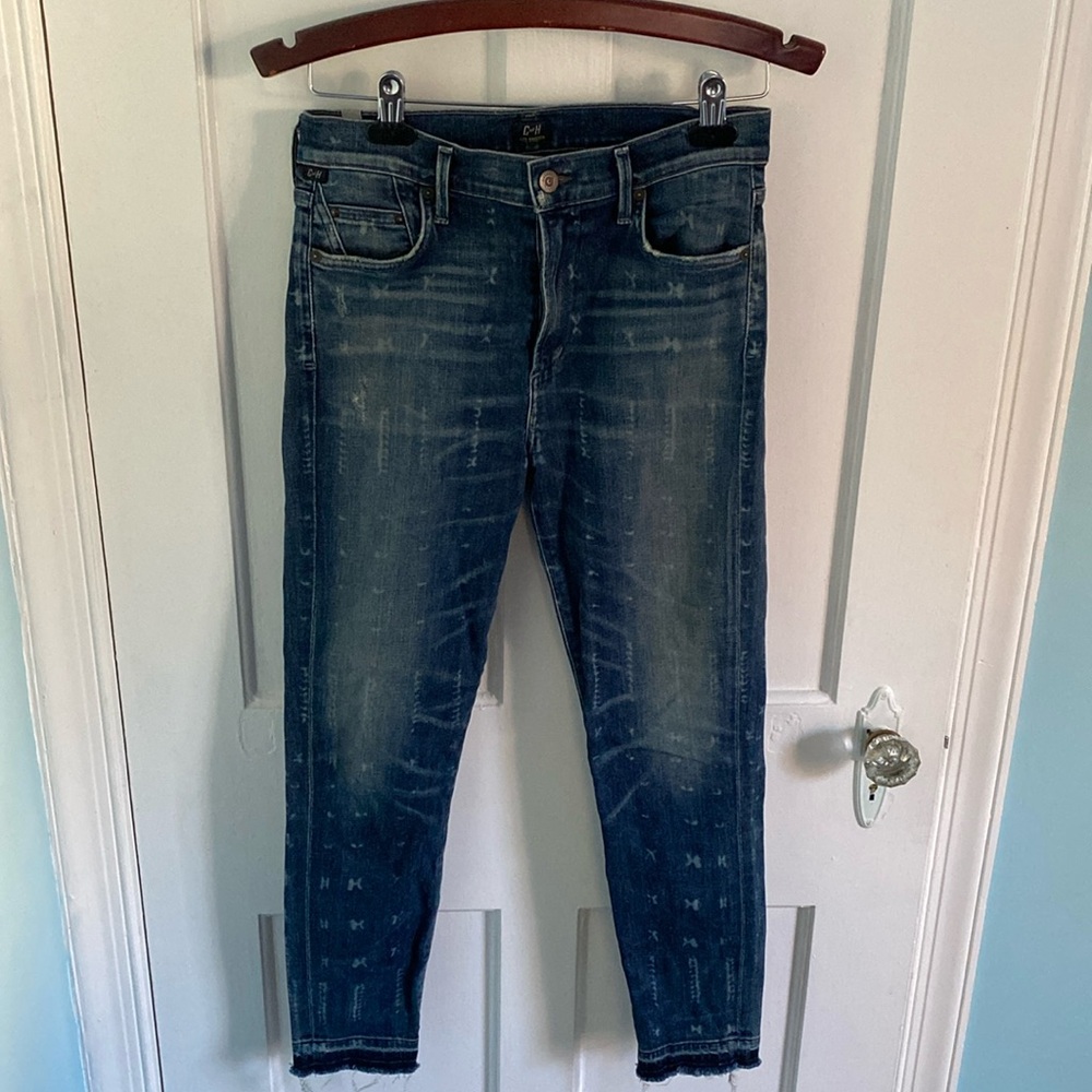 Citizens of Humanity Size 28 Rocket distressed ankle jeans